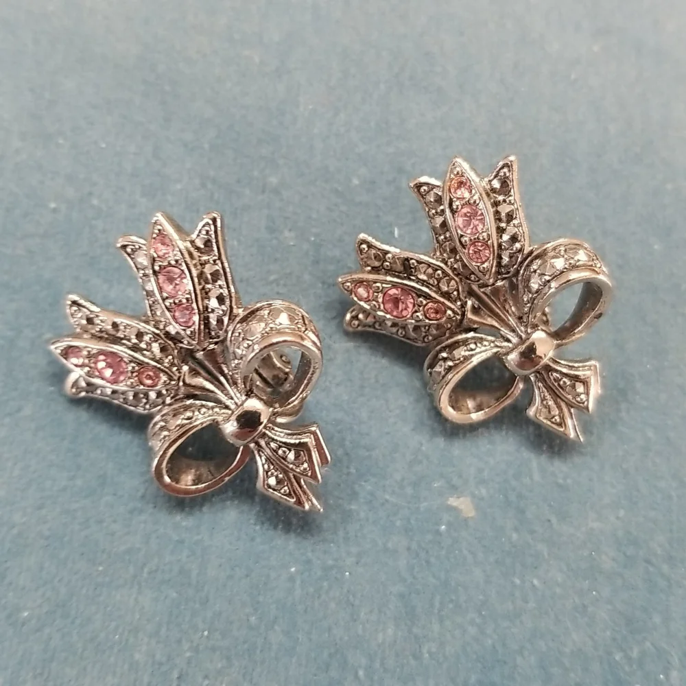 Vtg Avon Clip Earrings